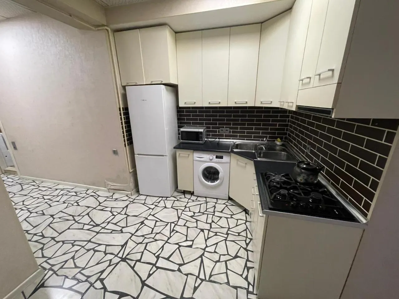 Apartment In The Center Baku