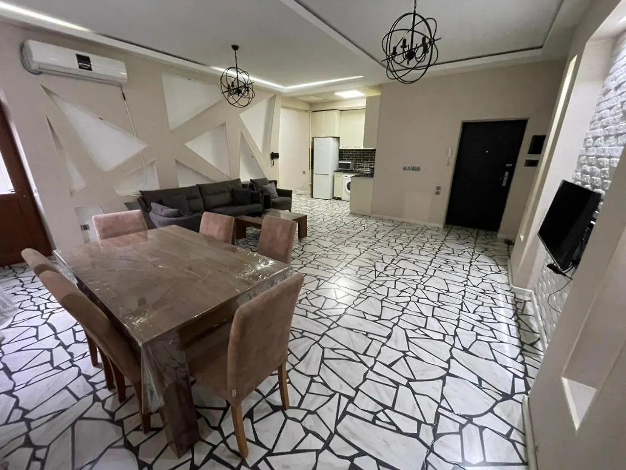 Apartment In The Center Baku